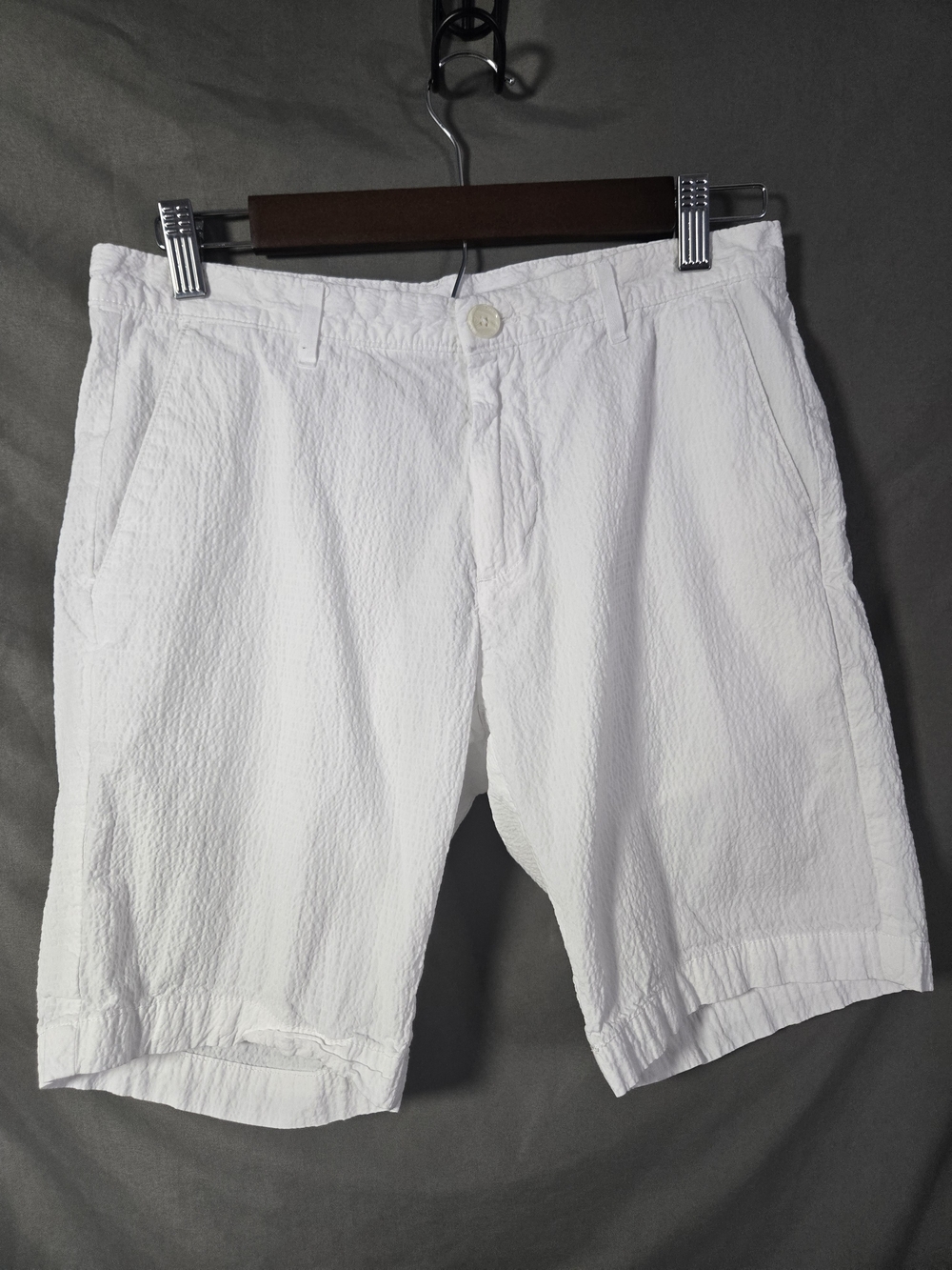 Calvin Klein Men’s White Seersucker Cotton Shorts – Size M